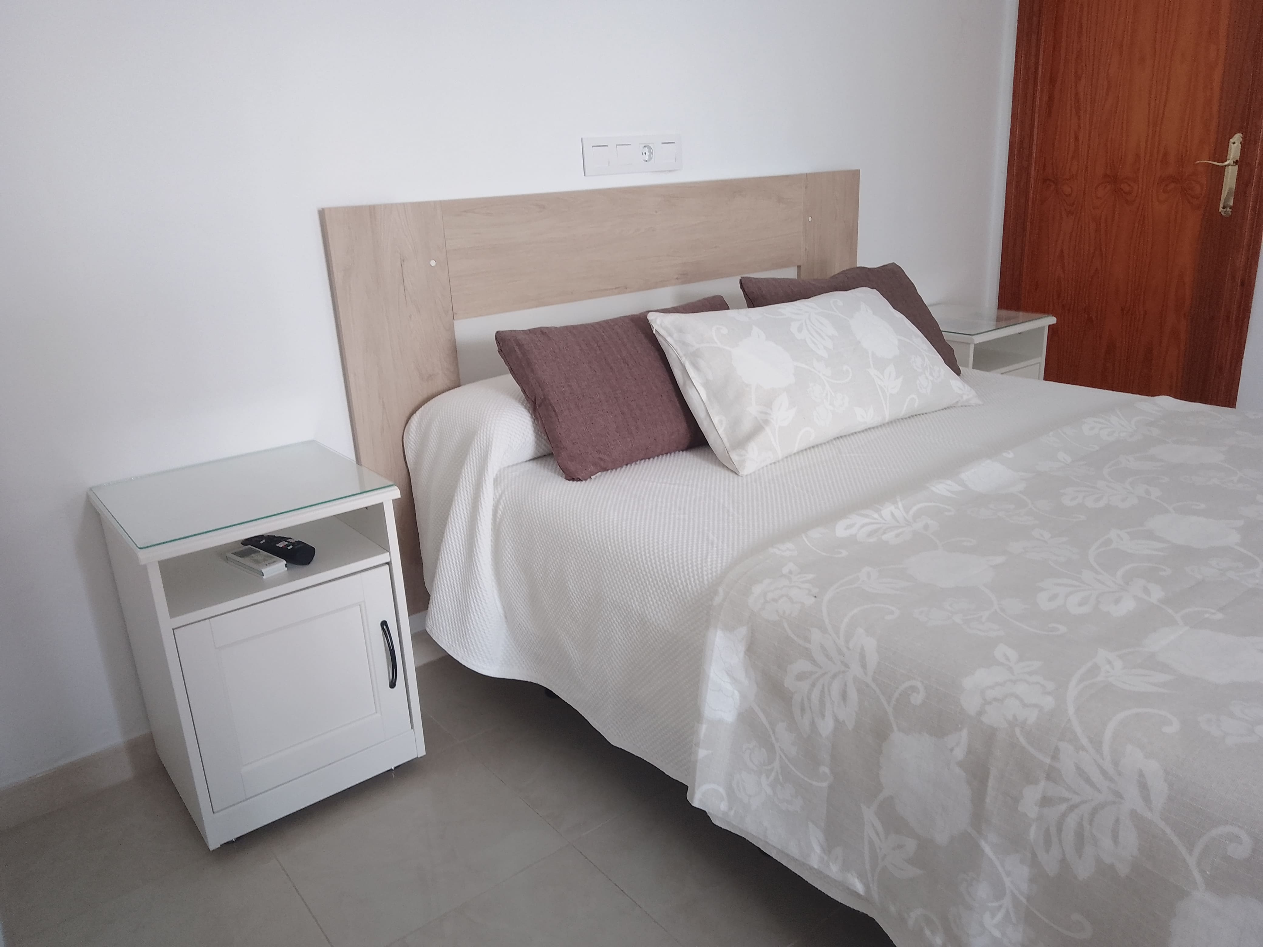 Habitación doble (cama matrimonio) - Hostal Arcos Beach Chipiona